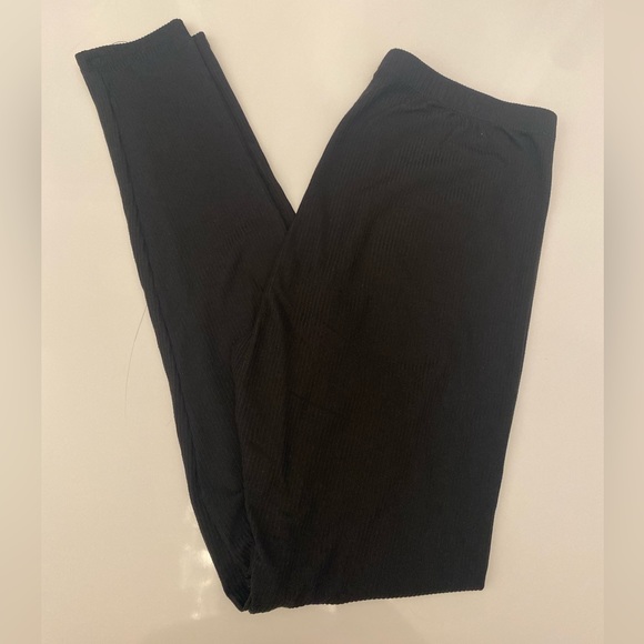 Black Ribbed Leggings - Picture 4 of 5